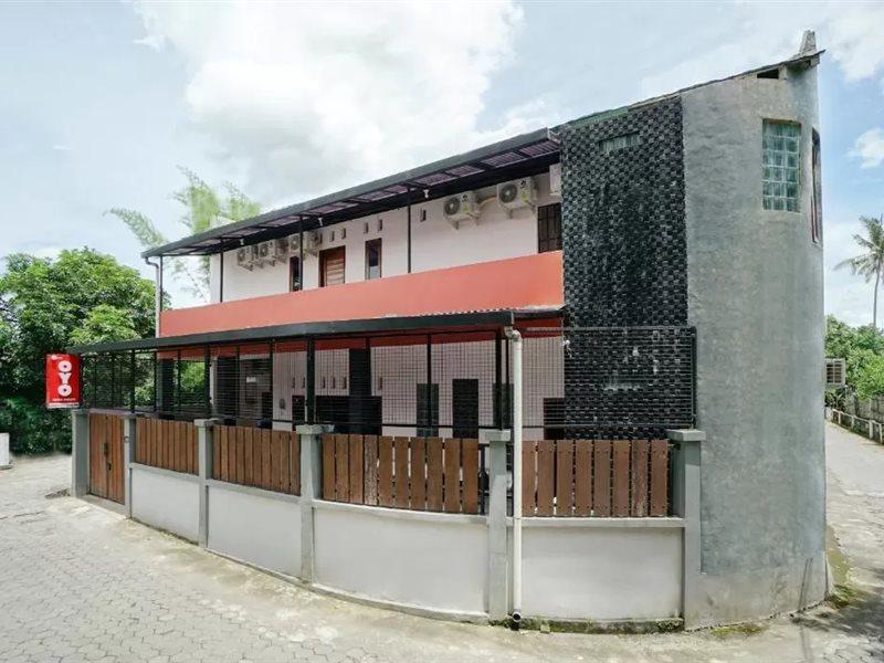 Reddoorz Syariah At Falisha Umy Ngabean Esterno foto