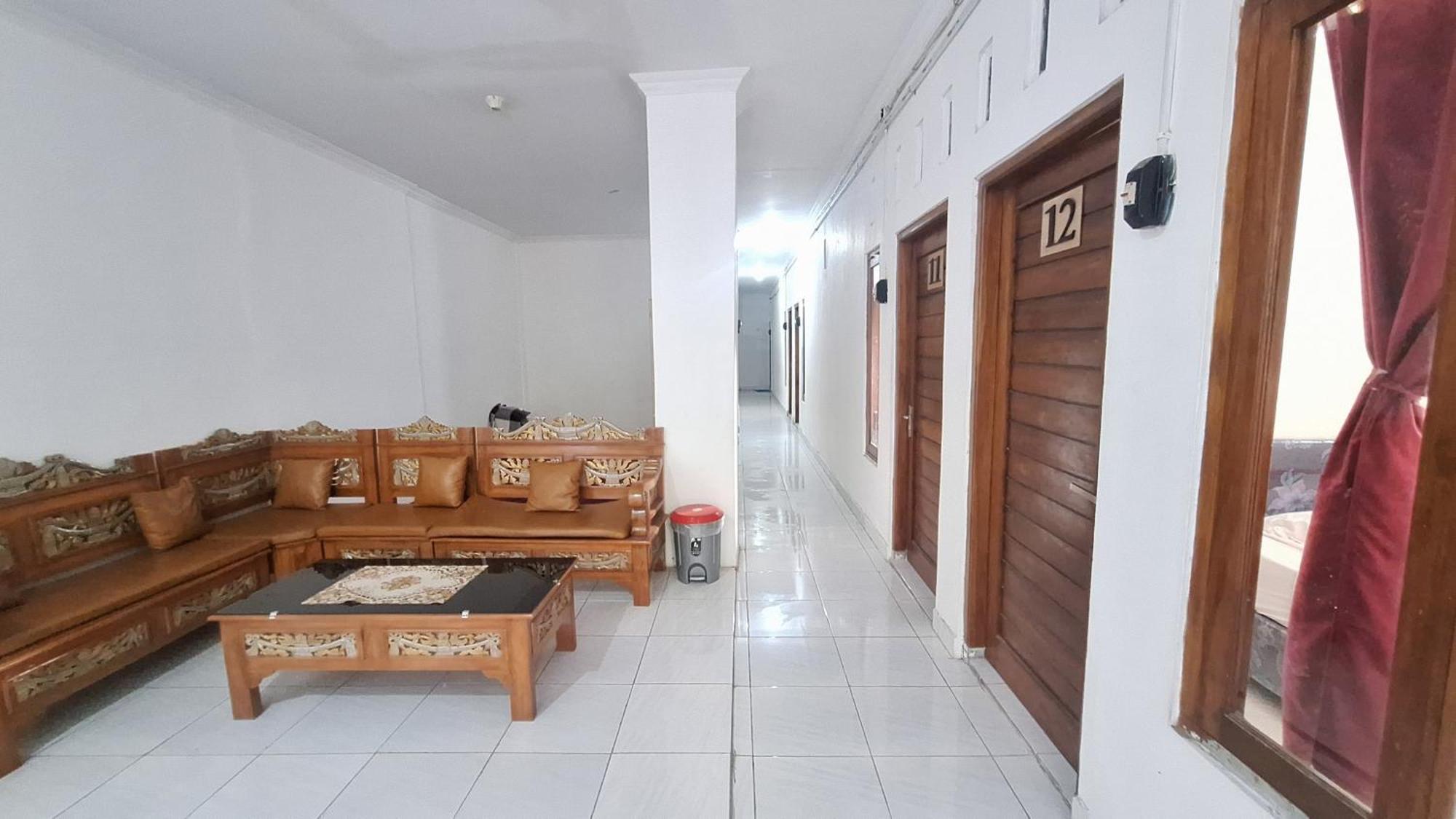 Reddoorz Syariah At Falisha Umy Ngabean Esterno foto